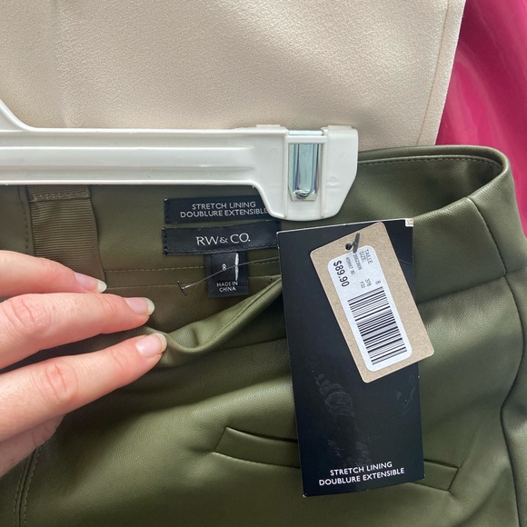 Green leather mini skirt - Picture 2 of 3